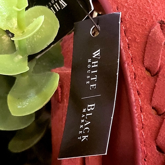 White house black market new with tags woman’s clutch. Includes dust bag. Purse, - Picture 5 of 6